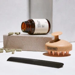 Stimulating Scalp Brush Brosse Stimulante Cuir Chevelu 9 Stimulating Scalp Brush Brosse Stimulante Cuir Chevelu -Beaute Luxe Soldes 02 22 CutbyFred Stim Brush 2 Encart Inspi2 TINY