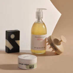 Stimulating Scalp Brush Brosse Stimulante Cuir Chevelu 8 Stimulating Scalp Brush Brosse Stimulante Cuir Chevelu -Beaute Luxe Soldes 02 22 CutbyFred Stim Brush Encart Inspi2 TINY