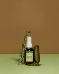 Élixir Cheveux Nourrissant Oil Mist Con Aloe Vera 9 Élixir Cheveux Nourrissant Oil Mist Con Aloe Vera -Beaute Luxe Soldes 0332 Ceremonia OIL MIST SH 04 TAN BACKDROP 019