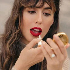 Petal Bouche Rouge à Lèvres Mat Sans Transfert 18 Petal Bouche Rouge à Lèvres Mat Sans Transfert -Beaute Luxe Soldes 1vfr petal bouche lifestyle carre