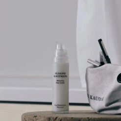 Renewing Day Cream Crème De Jour Anti-Âge 7 Renewing Day Cream Crème De Jour Anti-Âge -Beaute Luxe Soldes Encart inspi SK Renewing 22 Day 2