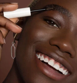 Brow Gel Gel Sourcils 16 Brow Gel Gel Sourcils -Beaute Luxe Soldes ILIAEssentialBrowGel D 3