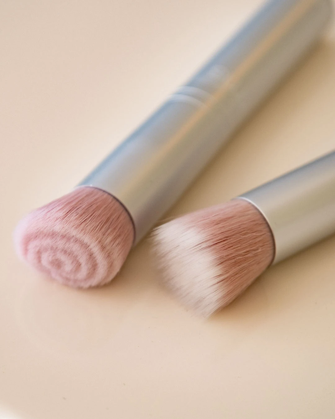 RMS Beauty Skin2Skin Foundation Brush 2 RMS Beauty Skin2Skin Foundation Brush – Image 2