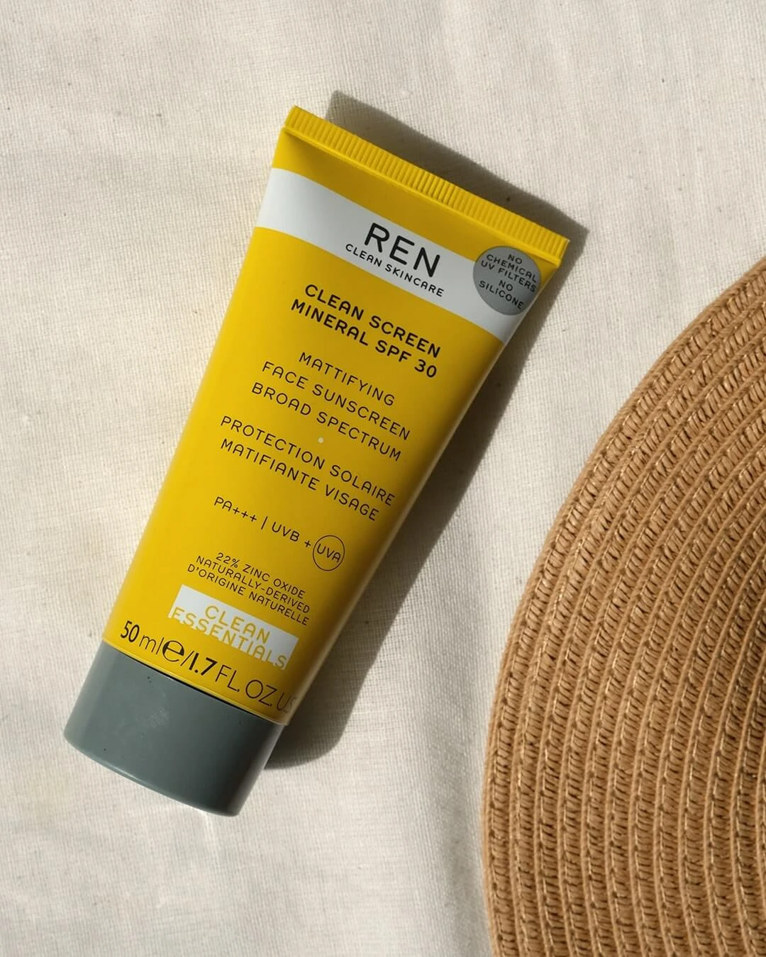 REN CLEAN SKINCARE Clean Screen Protection Solaire Matifiante Visage SPF 30 2 REN CLEAN SKINCARE Clean Screen Protection Solaire Matifiante Visage SPF 30 – Image 2