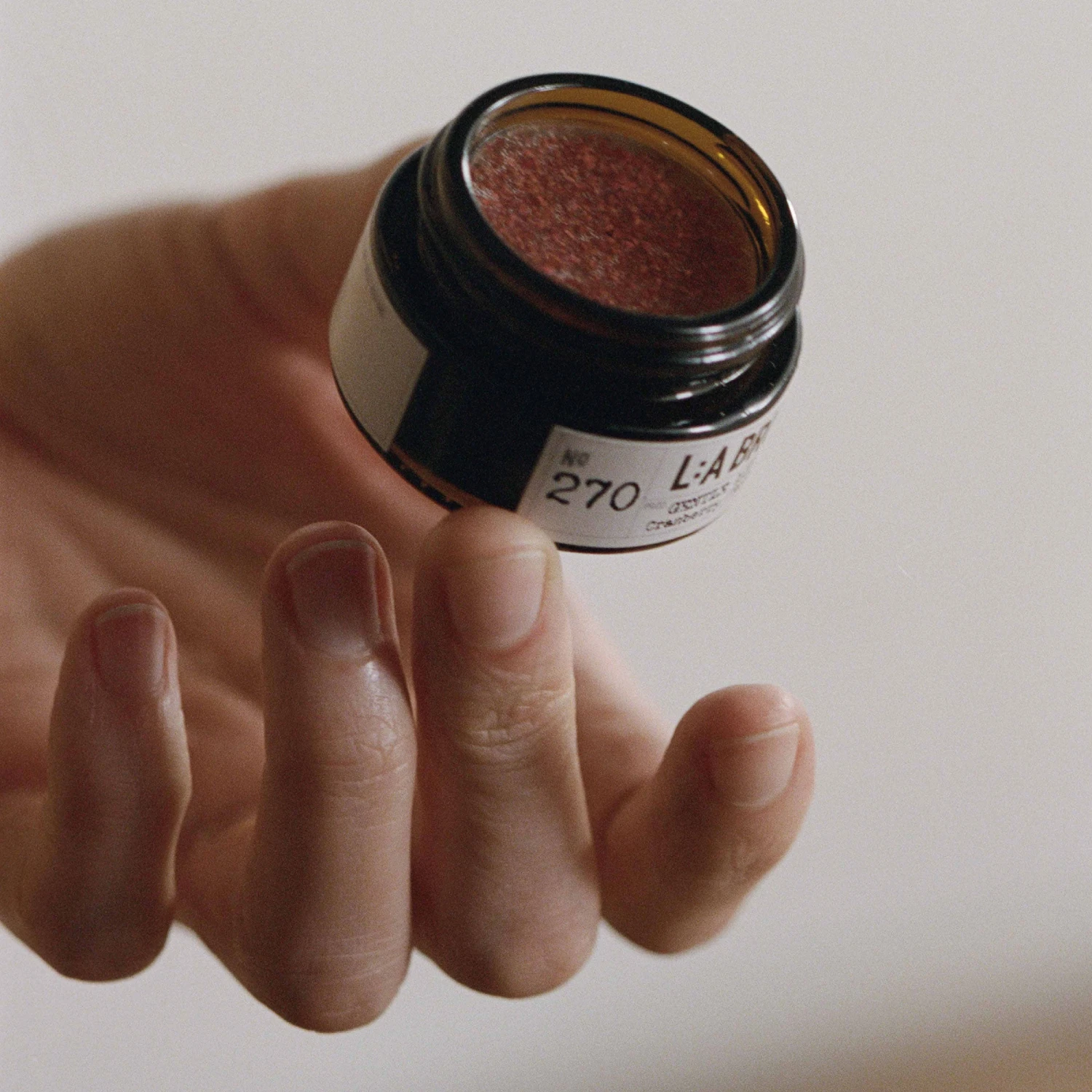 L:A Bruket Gentle Lip Scrub Gommage à Lèvres 270 2 L:A Bruket Gentle Lip Scrub Gommage à Lèvres 270 – Image 2