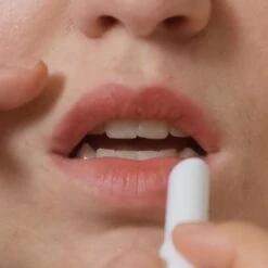 Baume à Lèvres Teinté -Beaute Luxe Soldes vignette mathilde bordeaux